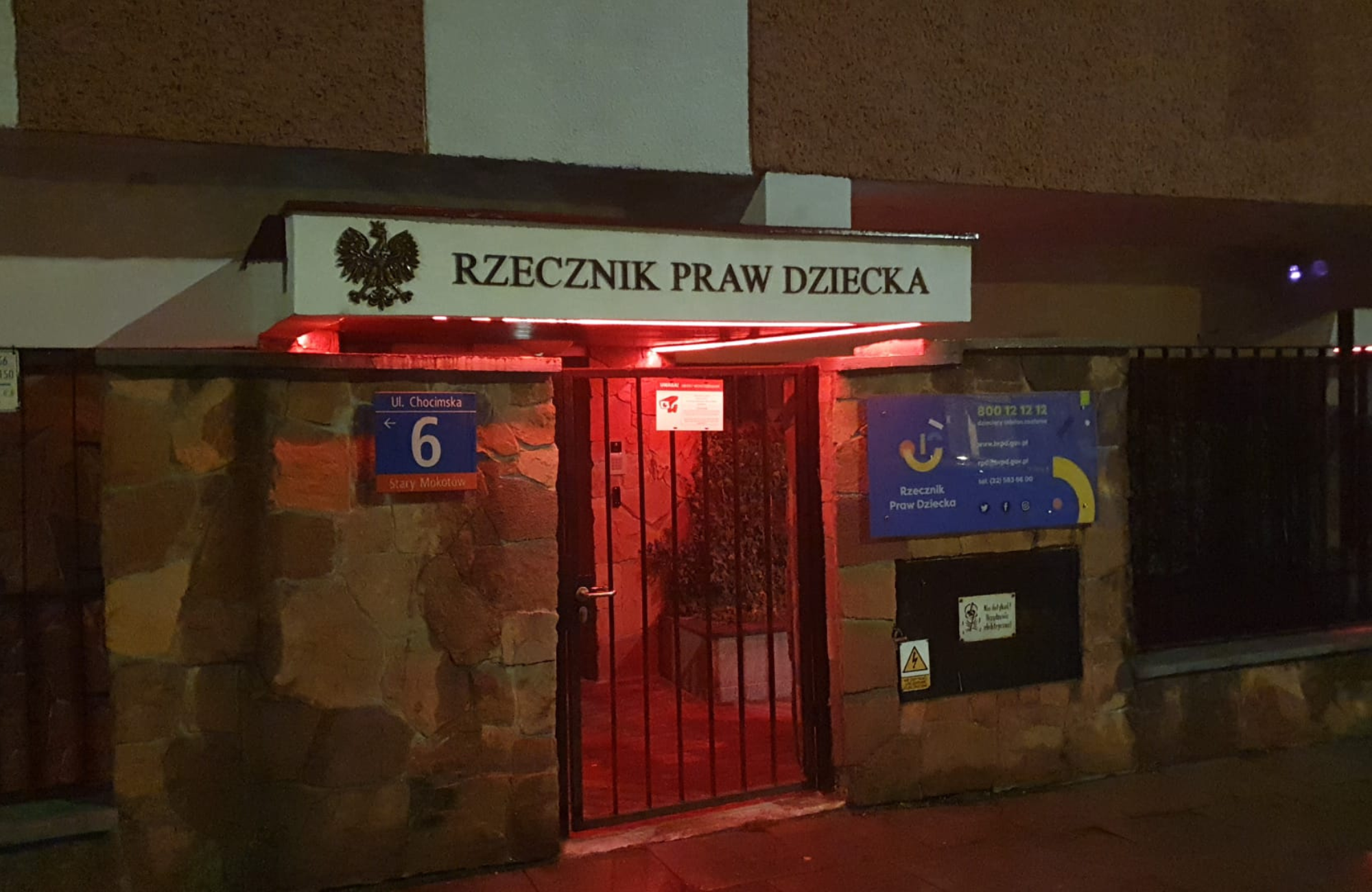 Podświetlony budynek BRPD